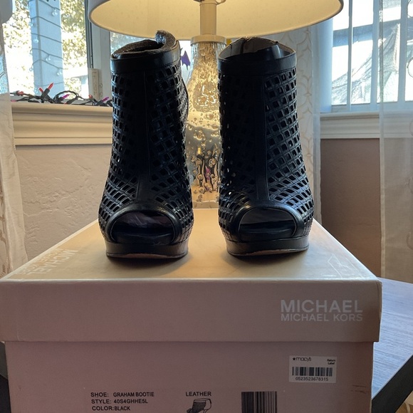 Michael Kors Size 8M Graham Bootie Black Leather Gold - Picture 1 of 9